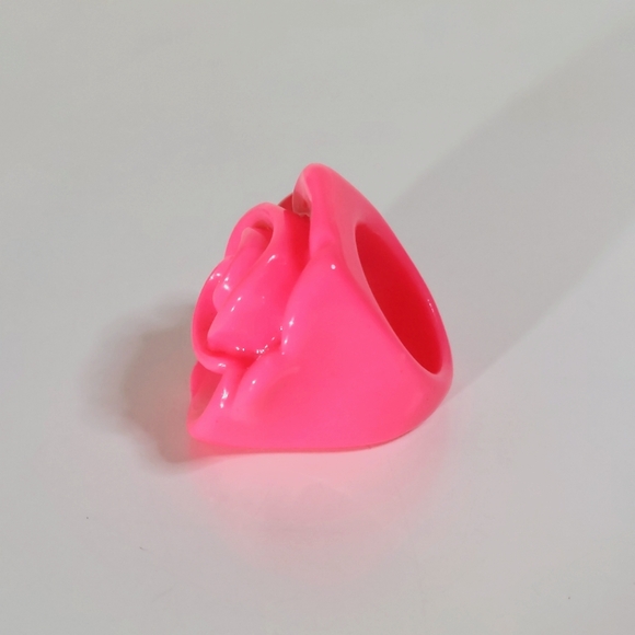 Hot Pink Acrylic Rose Raised Chunky Statement Ring - Picture 2 of 15